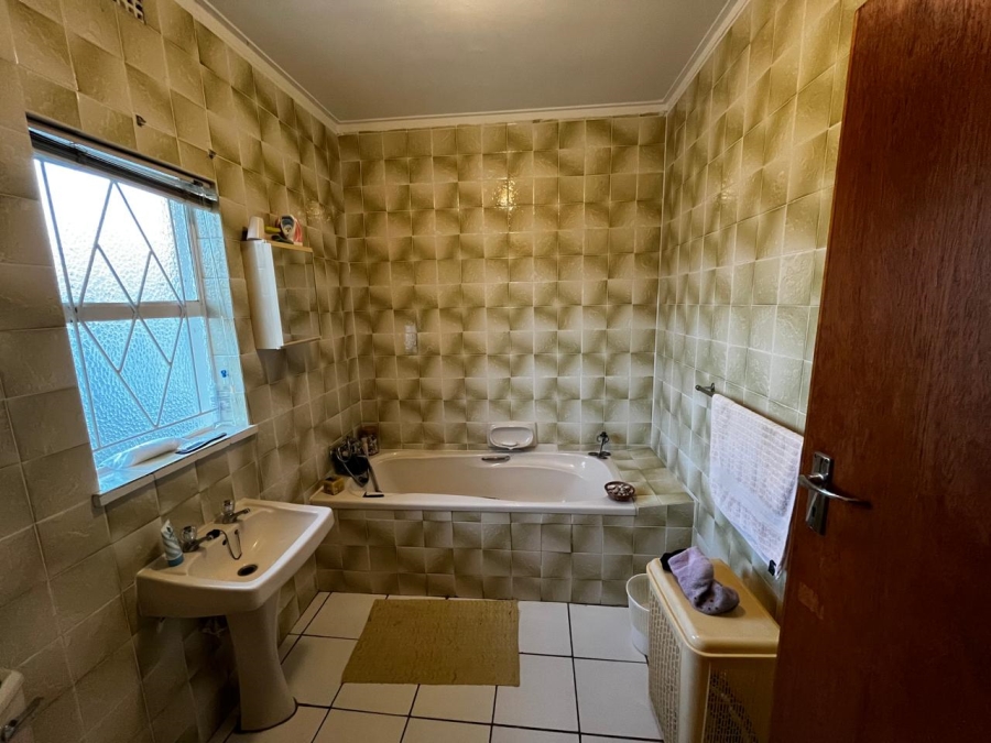 3 Bedroom Property for Sale in Rouxpark Western Cape
